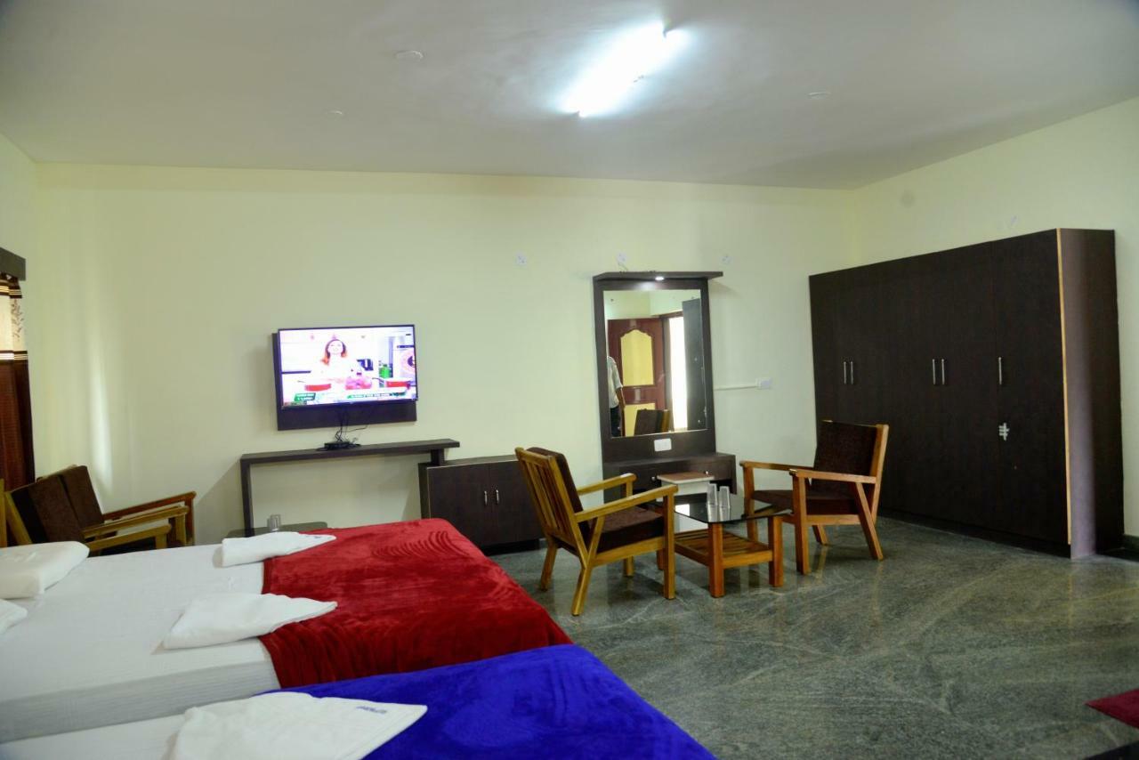 Hotel Souparnika Сагар Экстерьер фото